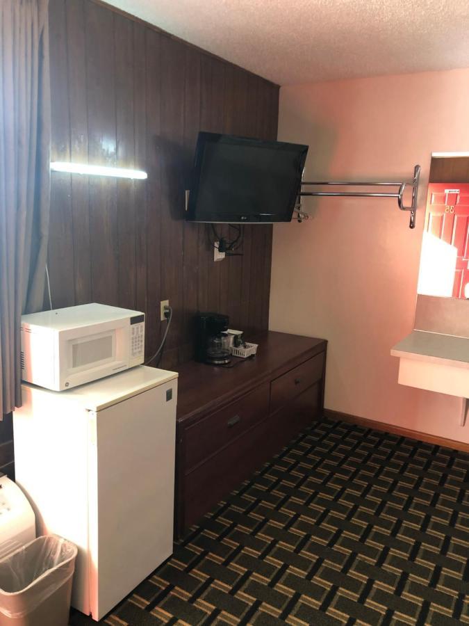 Big 12 Motel Broken Bow Esterno foto