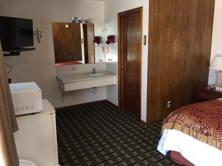 Big 12 Motel Broken Bow Esterno foto