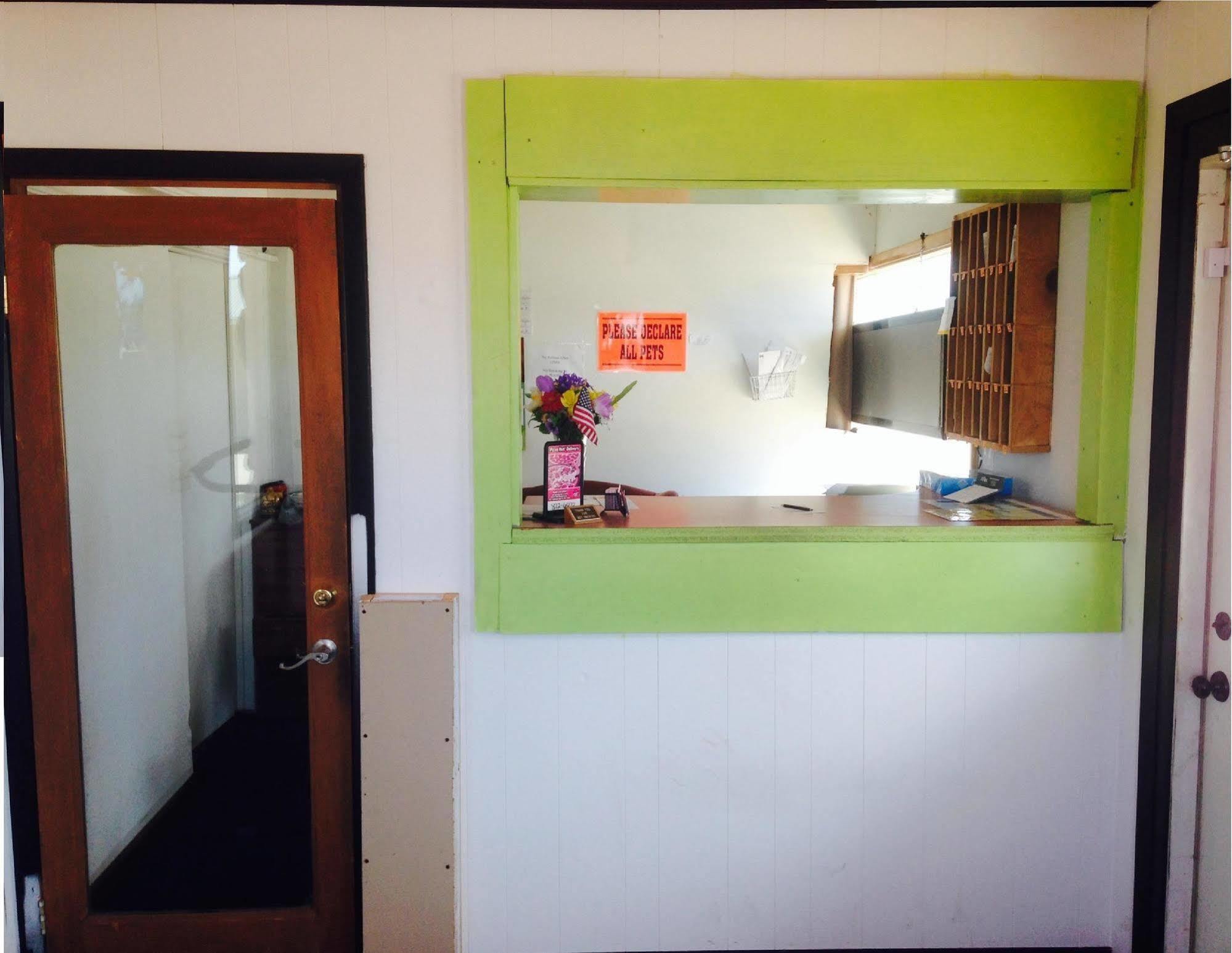 Big 12 Motel Broken Bow Esterno foto